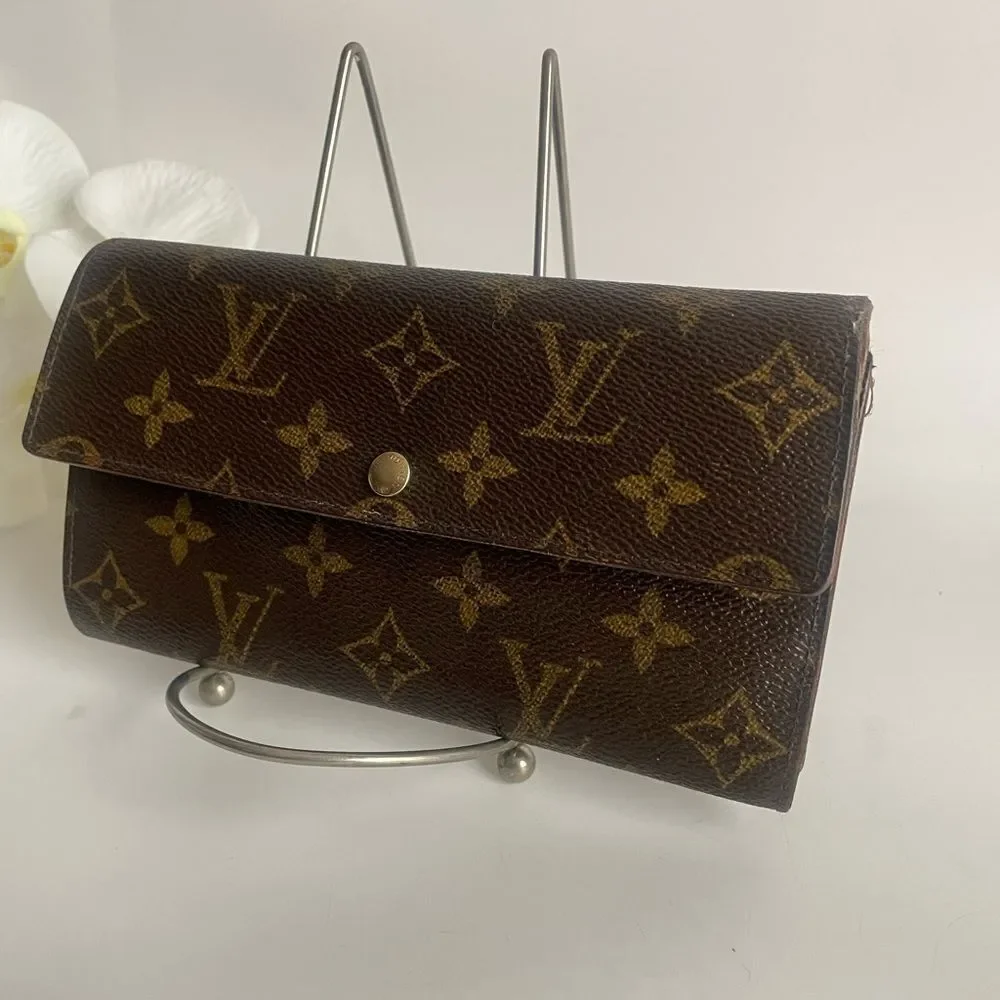 Authentic! 💥 Louis Vuitton Monogram Sarah Clutch Wallet